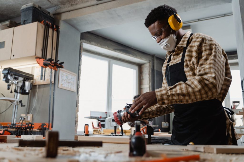 Manufacturing and industrial facilities in Guinea