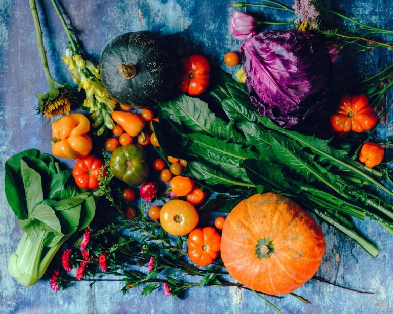 Vegetable and Fruit Processing Value-Added Agriculture in Guinea - YES! INVEST in GUINEA A modern fruit processing factory in Conakry showing the potential of value-added agriculture, a key sector for the yes! invest guinea team.