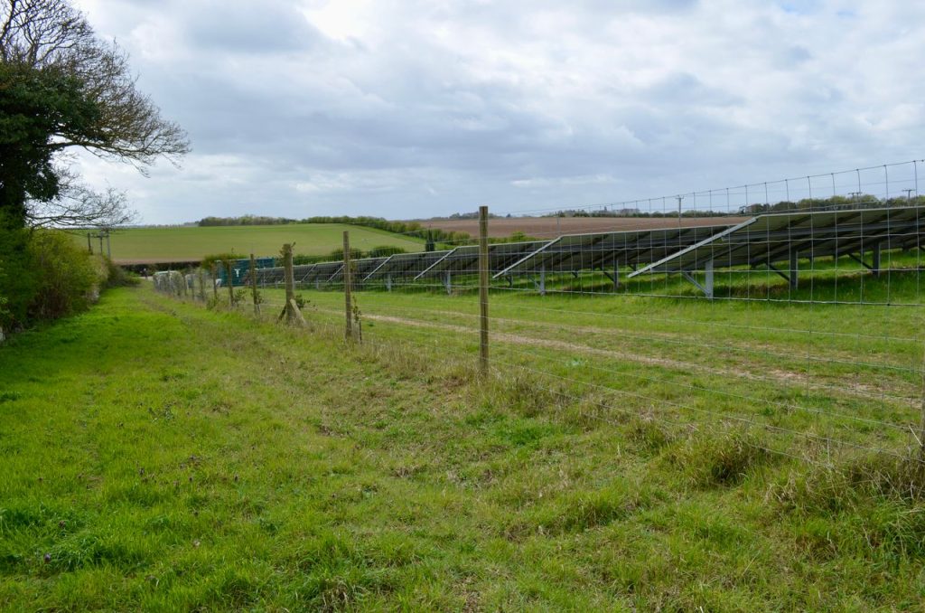 solar farm infrastructure reflecting the future of renewable energy projects by Yes! Invest in Guinea.