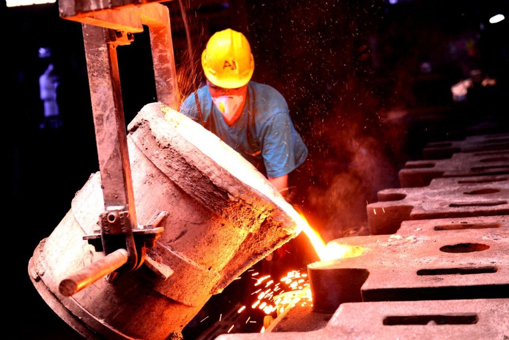 investing in an aluminum smelting factory in Guinea by Middle Yes! Invest in Guinea.