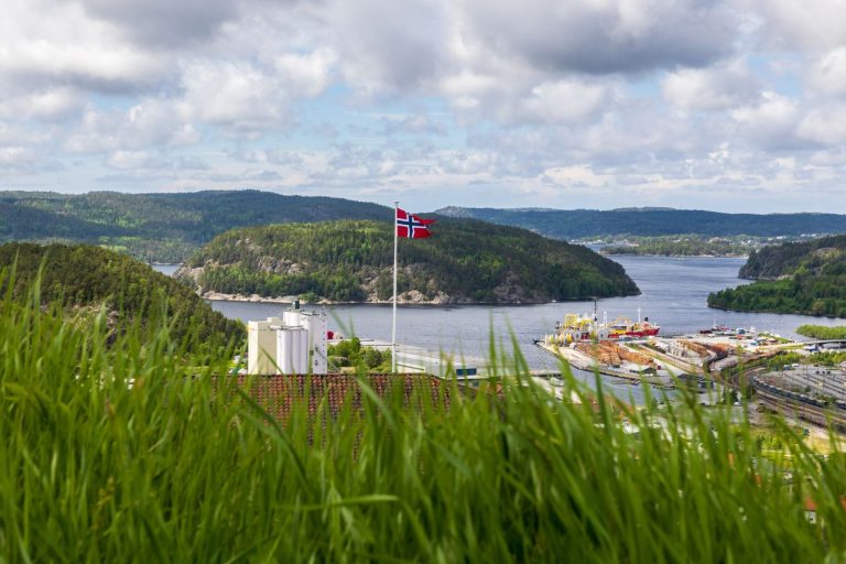 Strategic Partnership Why Norway Must Invest in Guineas Green Industrial Transition - YES! INVEST in GUINEA 10 reasons why Norway must invest in Guinea industrial growth by yes! invest guinea