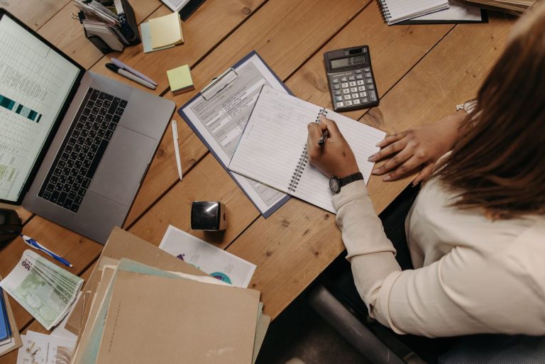 Financial and Administrative Services in Guinea What Every Investor Needs to Know Before Entering the Marke - YES! INVEST in GUINEA Financial and Administrative Services in Guinea – Yes! Invest Guinea
