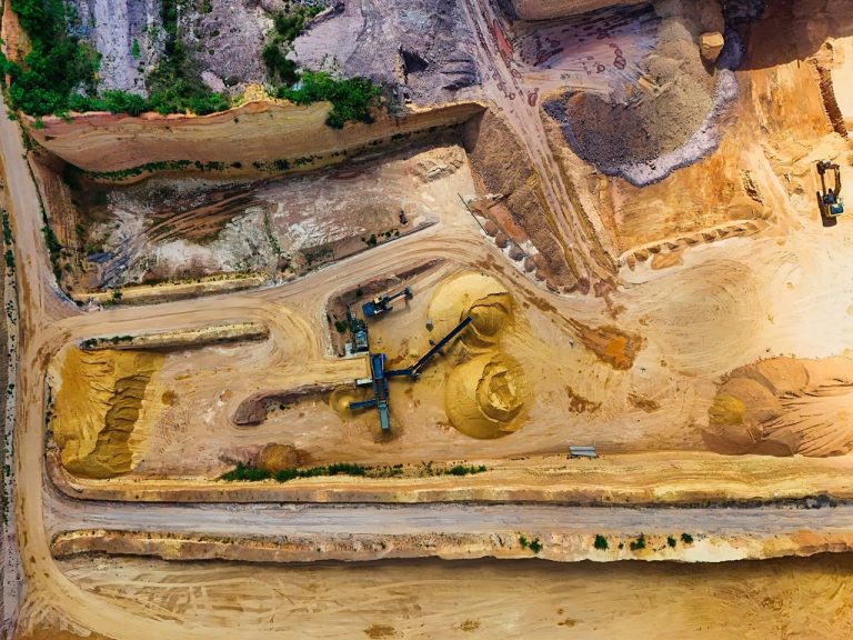 Guineas Mining Sector The Complete Investors Guide to West Africas Mineral Powerhouse - YES! INVEST in GUINEA Mining Sector Guinea Investment Guide - Yes! Invest Guinea